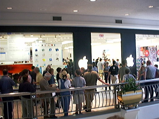 Tysons Corner Apple Store Opening