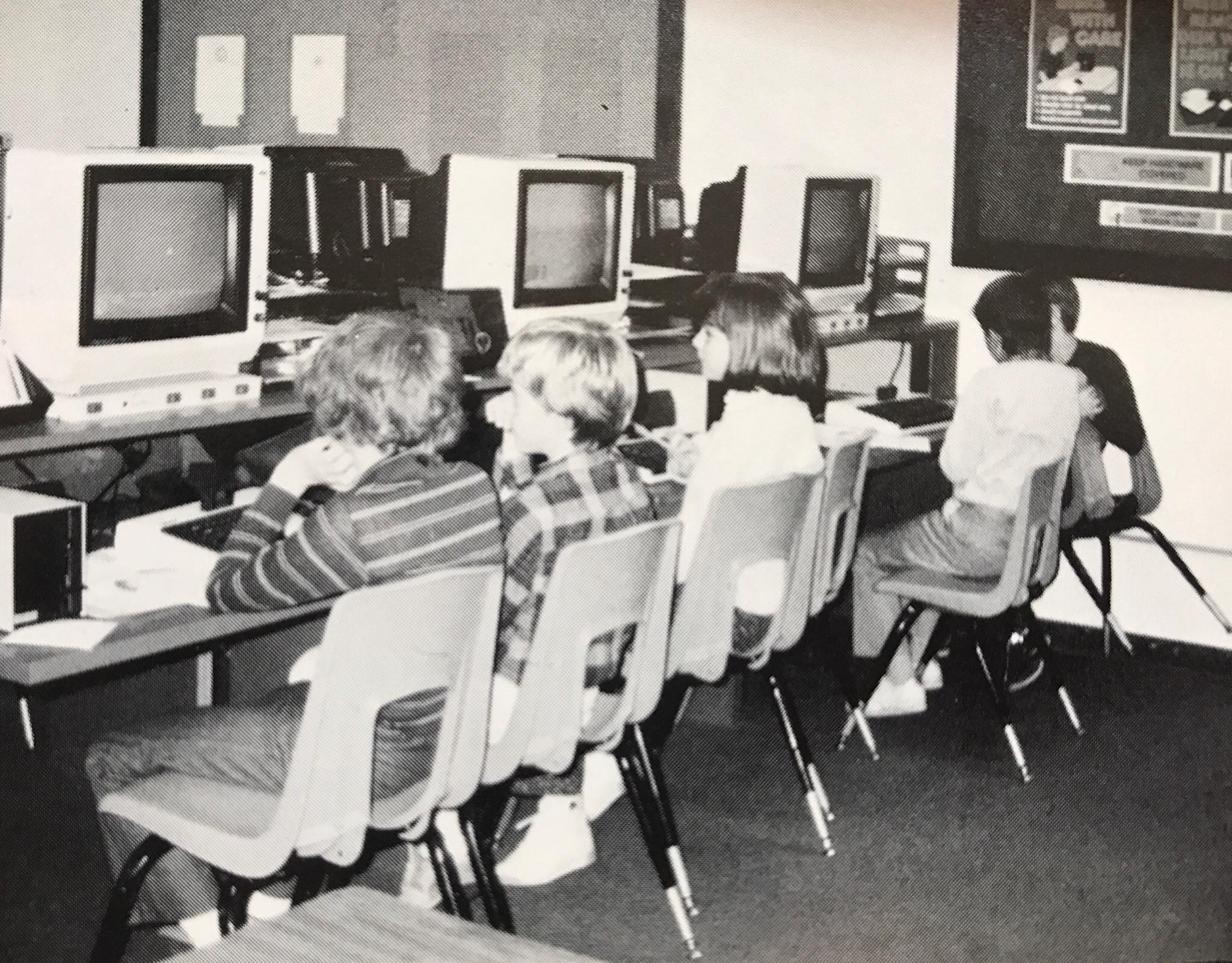 Gloria Dei Lutheran School computer lab, kids at computers 1